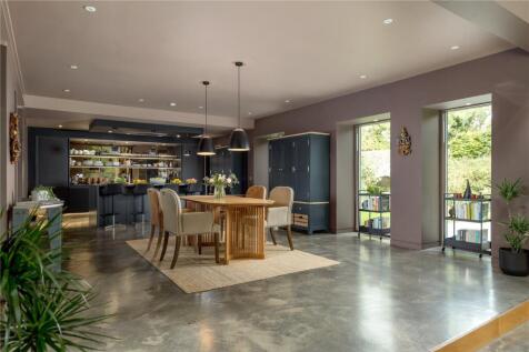 Kitchen/Dining Area