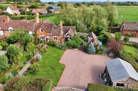 Willow Cottage, drive and outbuildings