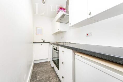 Coulsdon Close, CO16 photo 4