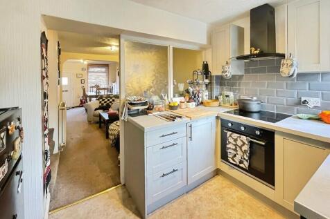 2-bed terraced on Rasen Lane, Lincoln, £1,100/mo
