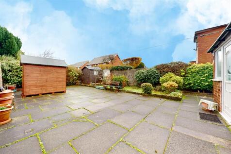 Queens Drive Rear Yard