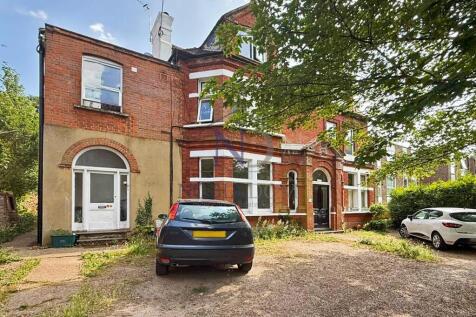 TWO BEDROOM GROUND FLOOR FLAT IN SUTTON
