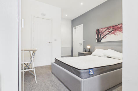 Furnished En-suite room to rent with bills includ