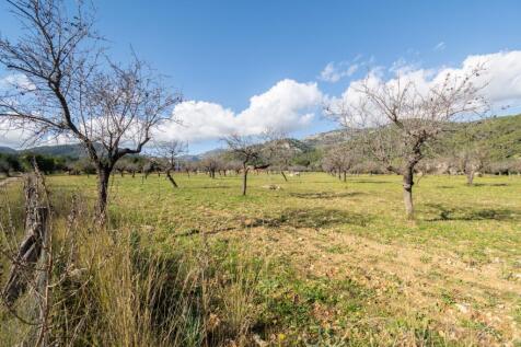 NEWLY BUILT MODERN VILLA IN UNIQUE LOCATION OF SELVA 