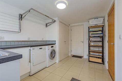 Utility Room-2.jpg