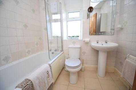 Bathroom.JPG