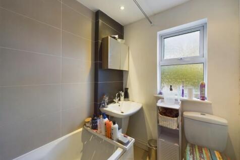 CAM01909G0-PR0253-STILL008