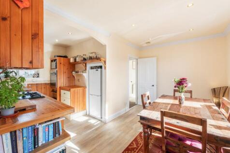 3 bed, 2 bath Flat in Leeds - Photo 12