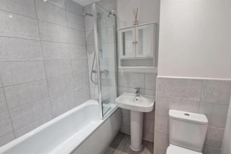 Family bathroo