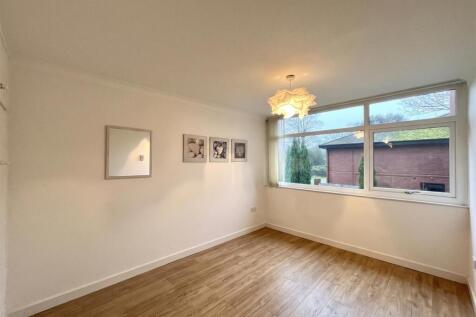 The Avenue, Sale photo 3