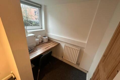Wetherby Place, Leeds, West Yorkshire, LS4 photo 4