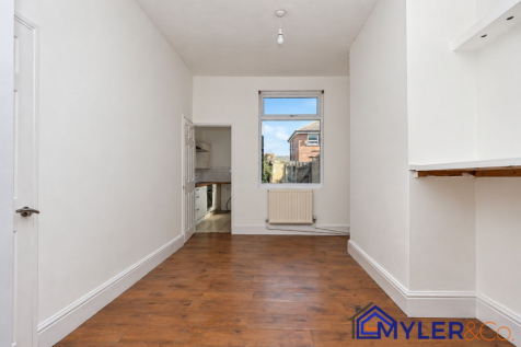 Vine Street, Widnes, WA8 photo 3