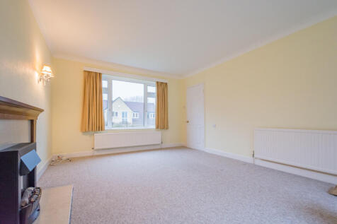 40 Priory Close -...