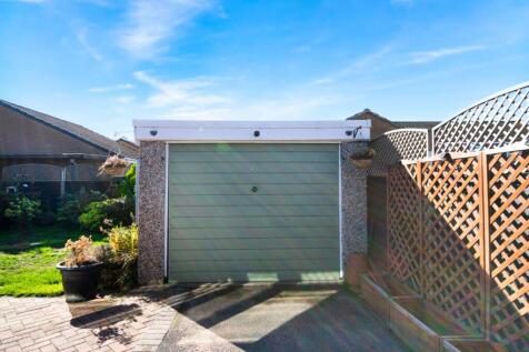 Detached Single Garage: