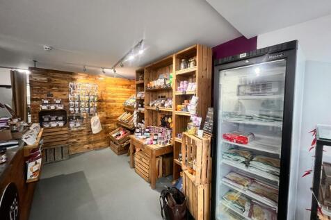 Retail Property (high street) to rent Image 3