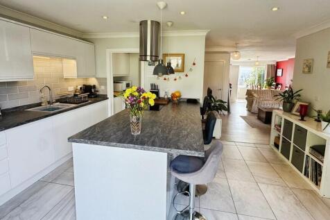 Kitchen family ro...