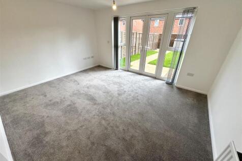 Silverhill Place, The Meadows photo 3