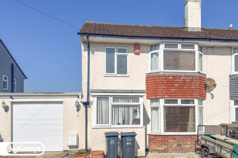 Beautifully Maintained 3-Bed Home with Garage &amp; D