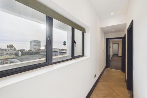 CAM04693G0-PR0091...