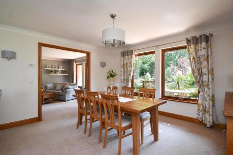 Kitchen &amp; dining room