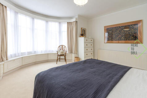 Berkshire Gardens, London, N13 6AA-1 (12)