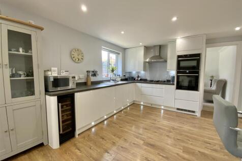 Kitchen/ Dining Room