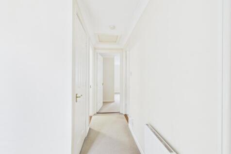 CAM04018G0-PR0553-STILL012