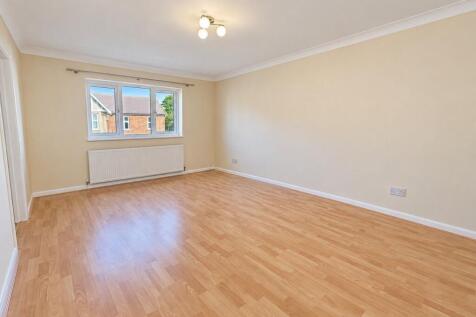 Beverley Crescent, Bedford photo 4