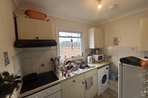30a St Judes Road Englefield Green Egham Surrey photo 3