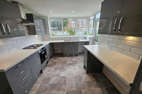 Three bedroom Three reception room Large family h