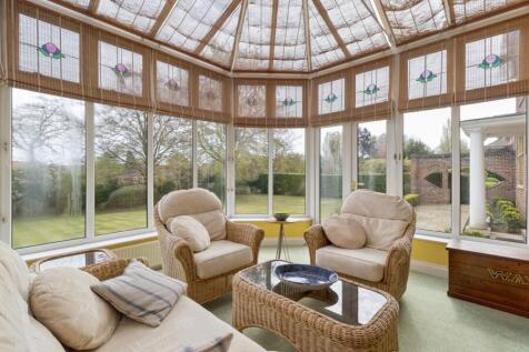 Astons Road, Moor Park photo 4