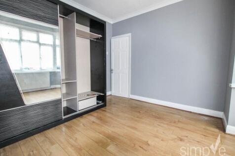 Greenland Crescent, Southall, Middlesex photo 5