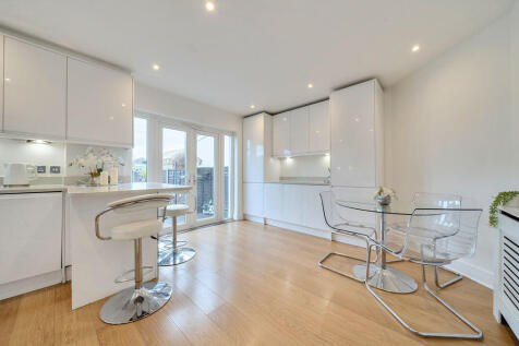 Kitchen diner angle 1