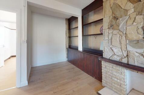 204-Manor-Way-Bed...