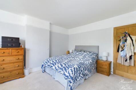 CAM01995G0-PR0205-STILL023