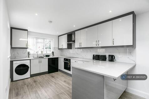 Staines Road, Feltham, TW14 photo 4