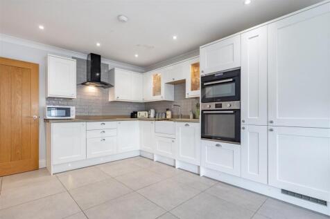 1a, Bumbles Green (4).jpg