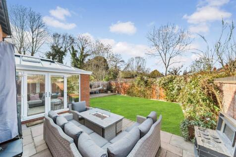 Lapworth Oaks back garden.jpg