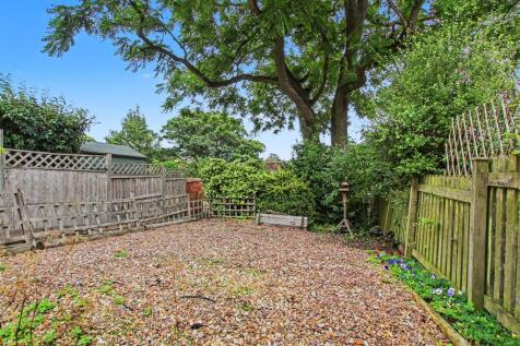 Rear Garden - b.JPG
