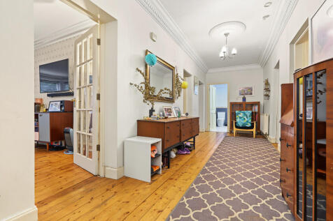 B/2 160 Queens Drive  photo 3