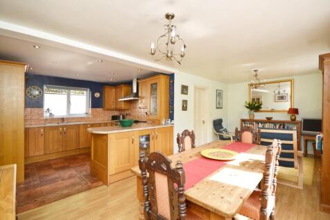 L- Shaped Kitchen/Dining/Family Room