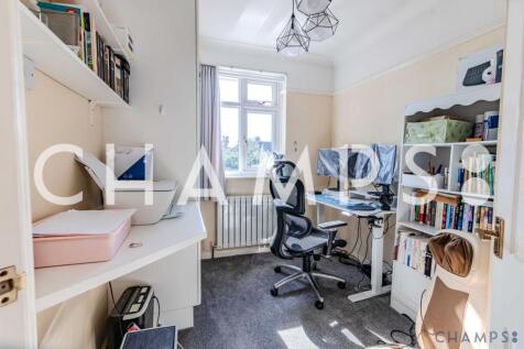 2 bed flat to rent Rosebank Avenue, Hornchurch RM