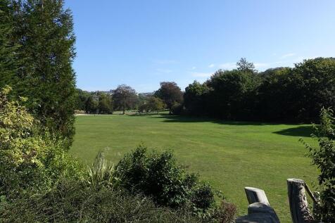 Alexandra Park - 15 Minute Walk