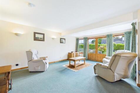 Open Plan Kitchen, Dining &amp; Living Area
