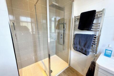 Bedroom Two En-suite