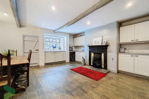 Fitted Dining Kit...