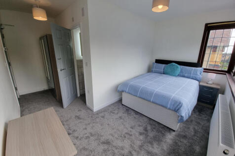 NHS Staff En-Suite Room Available
