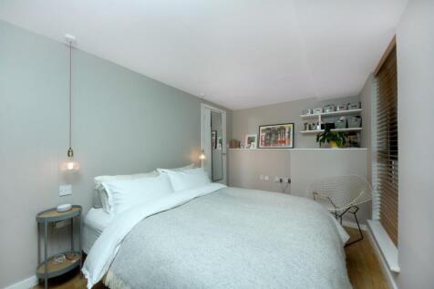 Gv-105 Issigonis House (20).jpg