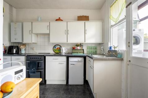 Whitehall Gardens, E4