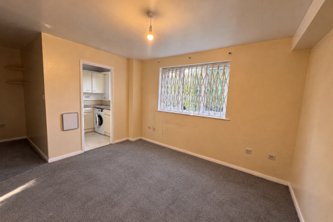 1-bed flat on Witham Court, Thant Close, Leyton, Waltham Forest, £1,250/mo